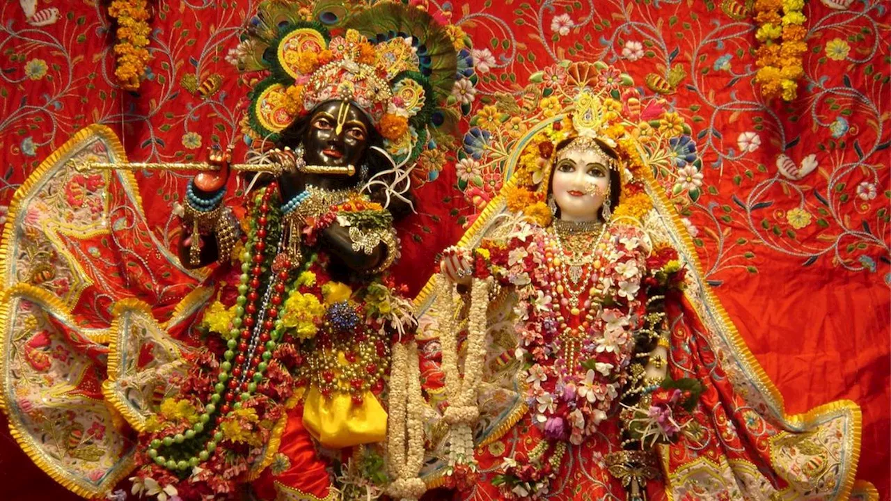 Radha Ashtami Quotes: राधा अष्टमी पर अपने प्रियजनों को इन खास संदेशों के जरिए दें शुभकामनाएं, सोशल मीडिया पर जमकर हो रहा वायरल!