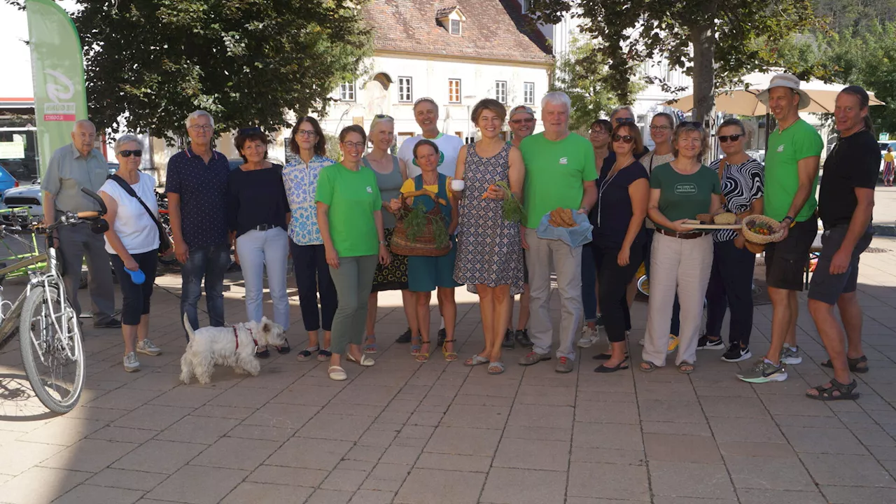 Gloggnitzer Grüne luden zum Frühstück auf den Hauptplatz ein