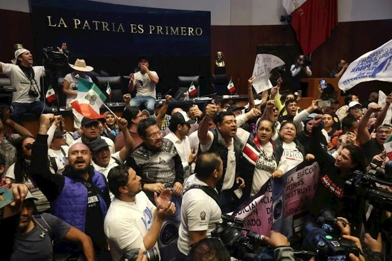 Mexique: les manifestants envahissent le Sénat et retardent l'explosive réforme judiciaire