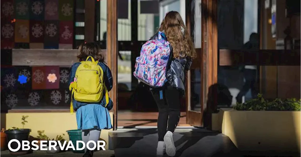 Mais de dois mil horários por ocupar deixam 117 mil alunos sem aulas