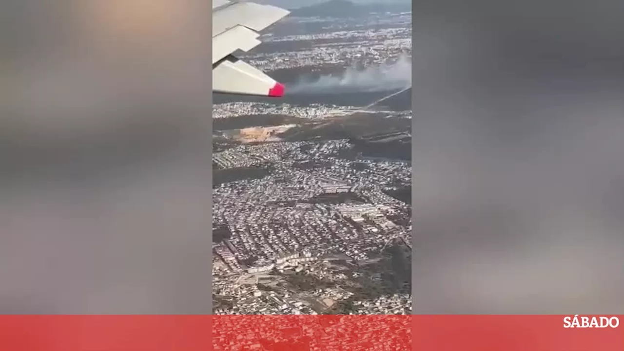 Chamas no Seixal vistas por passageiros a bordo de um avião da TAP