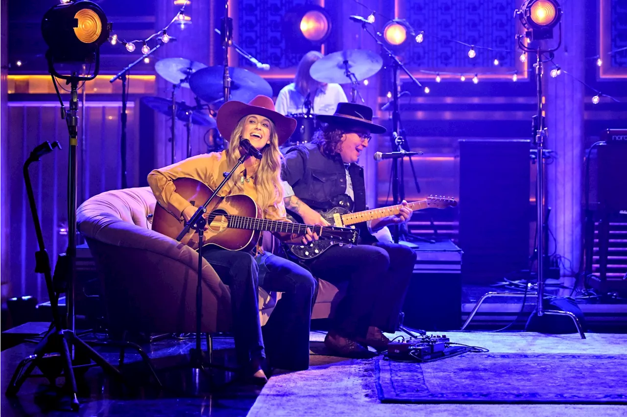 Watch Lainey Wilson Perform Anthemic Single ‘4x4xU’ on ‘Fallon’