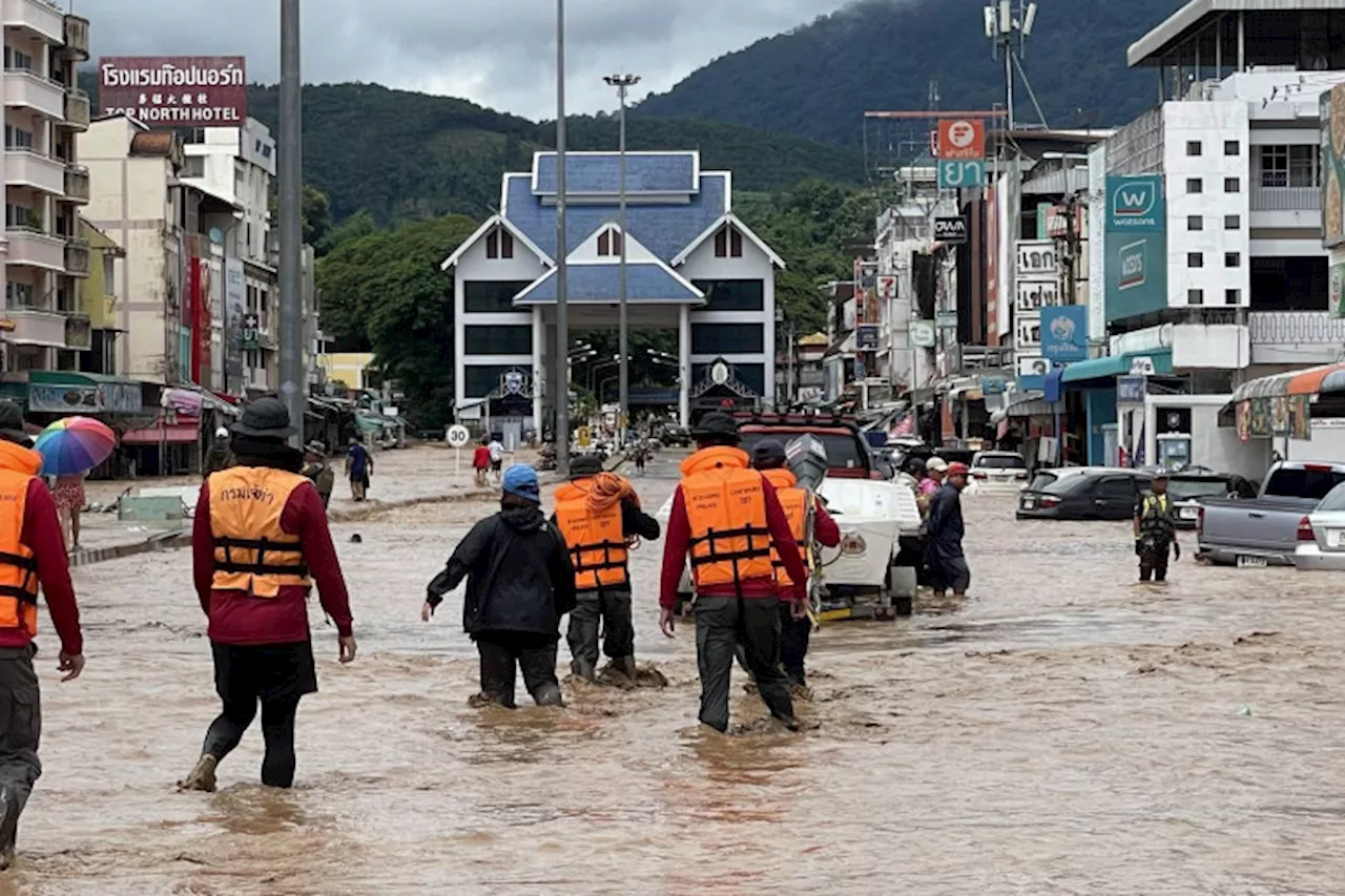 ตชด.เร่งช่วยน้ำท่วมเชียงราย-เชียงใหม่-ตาก อพยพประชาชน แจกจ่ายถุงยังชีพ