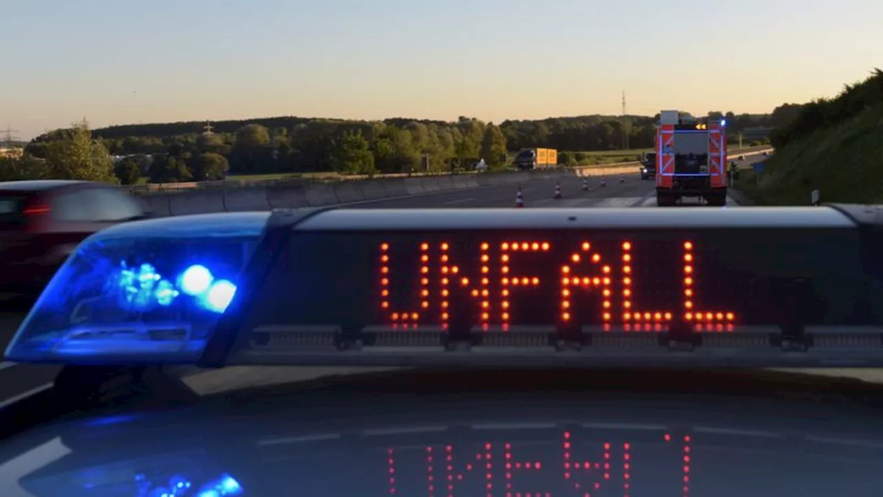 Verkehrsunfall: Eimerweise Farbe läuft nach Lkw-Unfall über A1