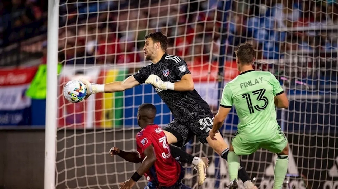 Dulunya Striker, Mengapa Maarten Paes Beralih Jadi Kiper?