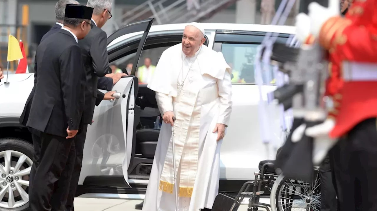 Menerka Mobil Yang Dipakai Paus Fransiskus Saat Kunjungan Ke Singapura ...