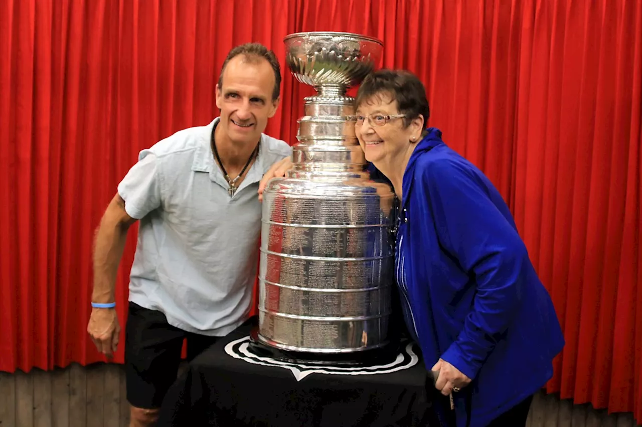 Kompon brings Stanley Cup to Thunder Bay