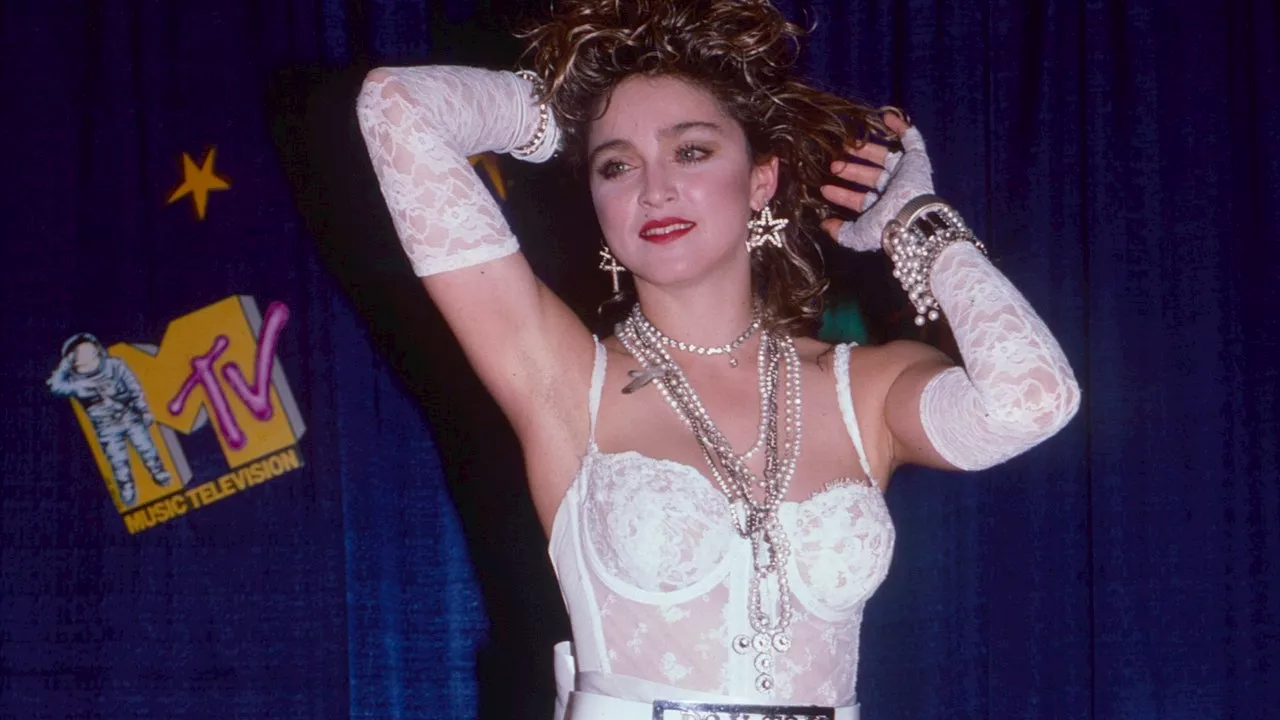 Madonna e il Like a Virgin dress: 40 anni dopo ancora curiosità sull'abito da sposa più famoso del pop