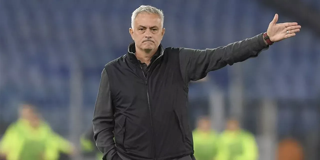 Mourinho komt 'duikende' oude bekende tegen: 'Hij kan zich zo niet gedragen'