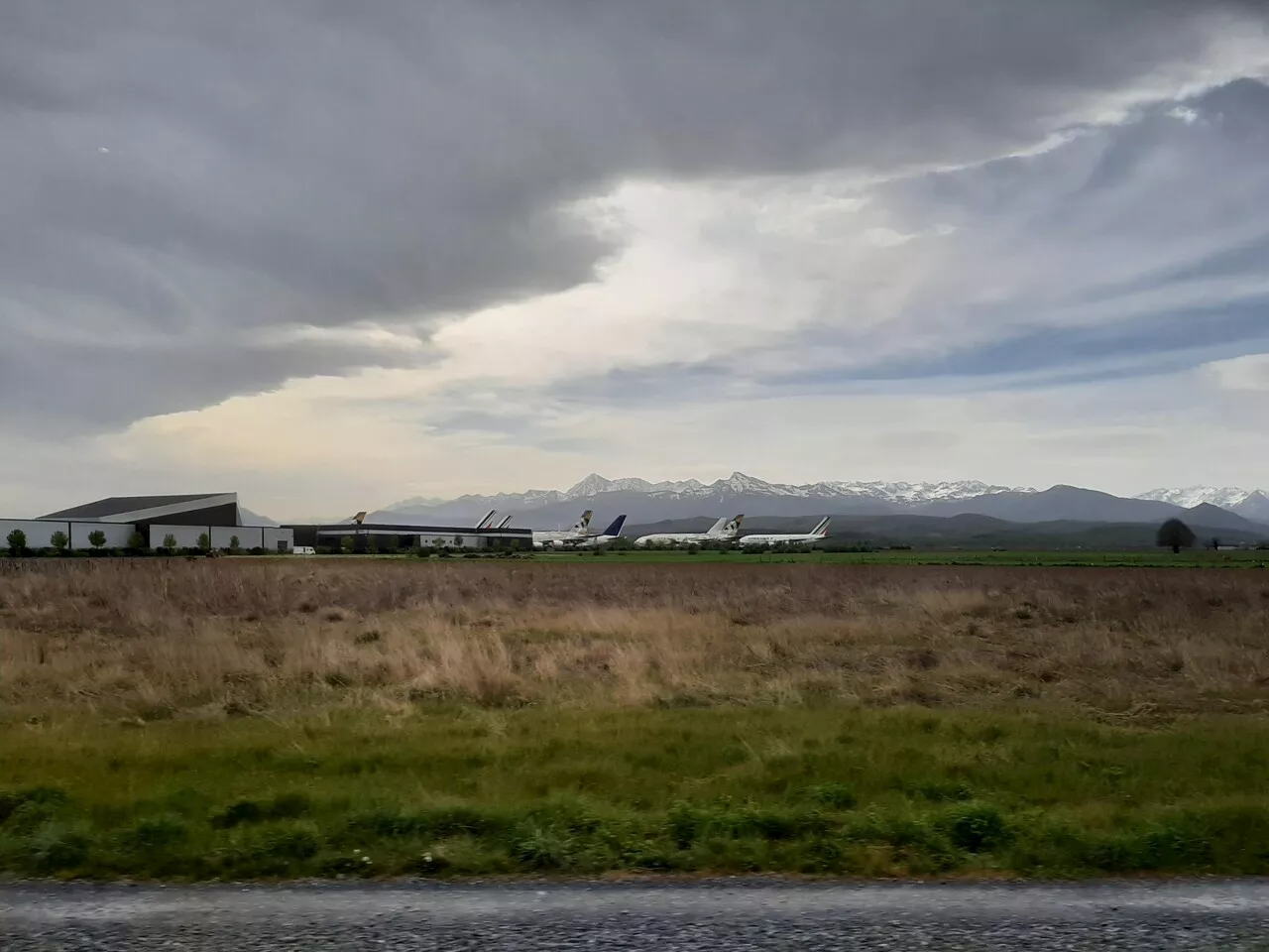 Situé au pied des Pyrénées, cet aéroport propose 5 destinations pour cet hiver