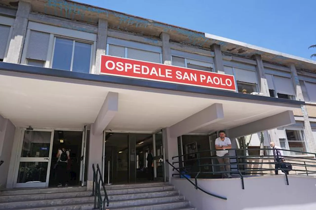 Anziani in ospedale legati ai letti con le lenzuola