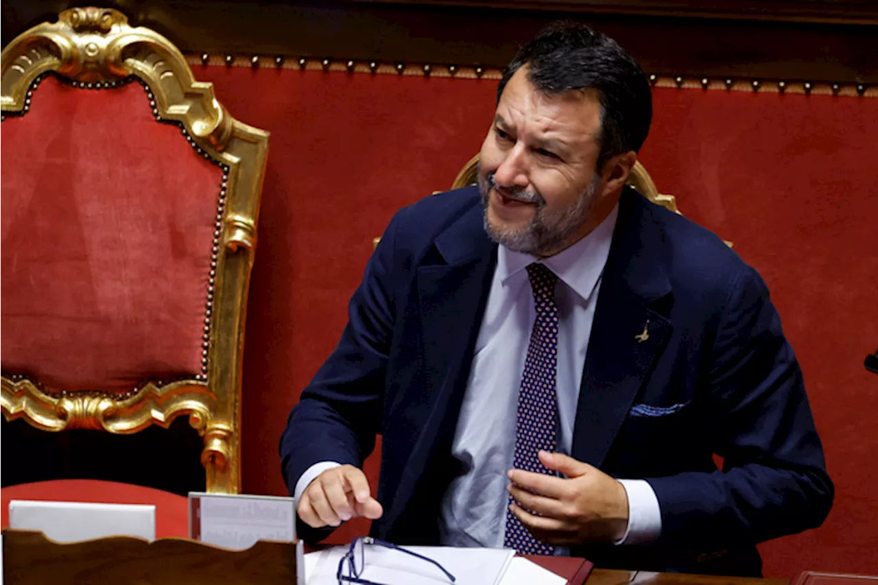 Il ministro Salvini durante il question time al Senato