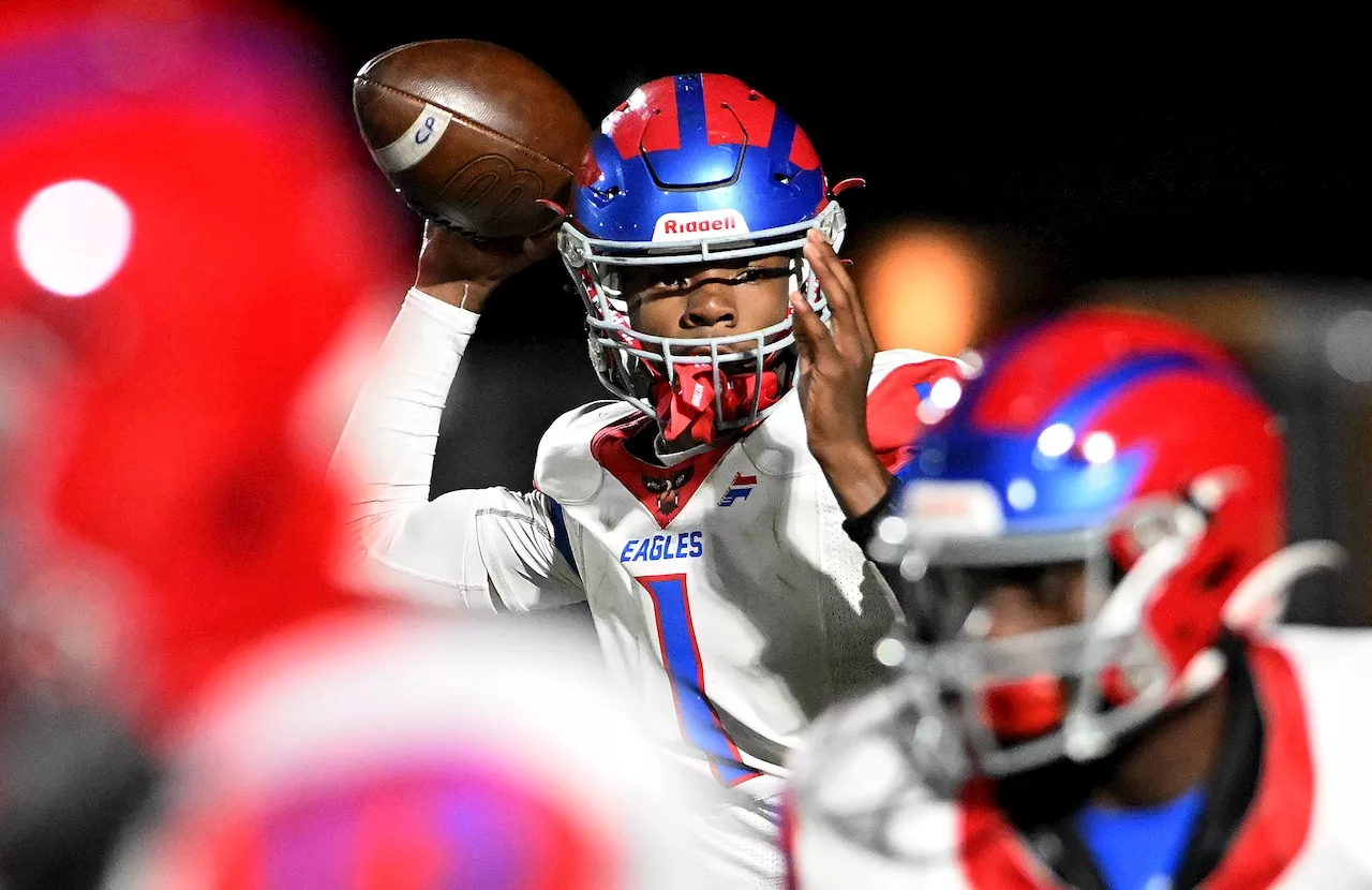 Hollis Wright Player of the Week: QB has near-perfect night in Week 3 win