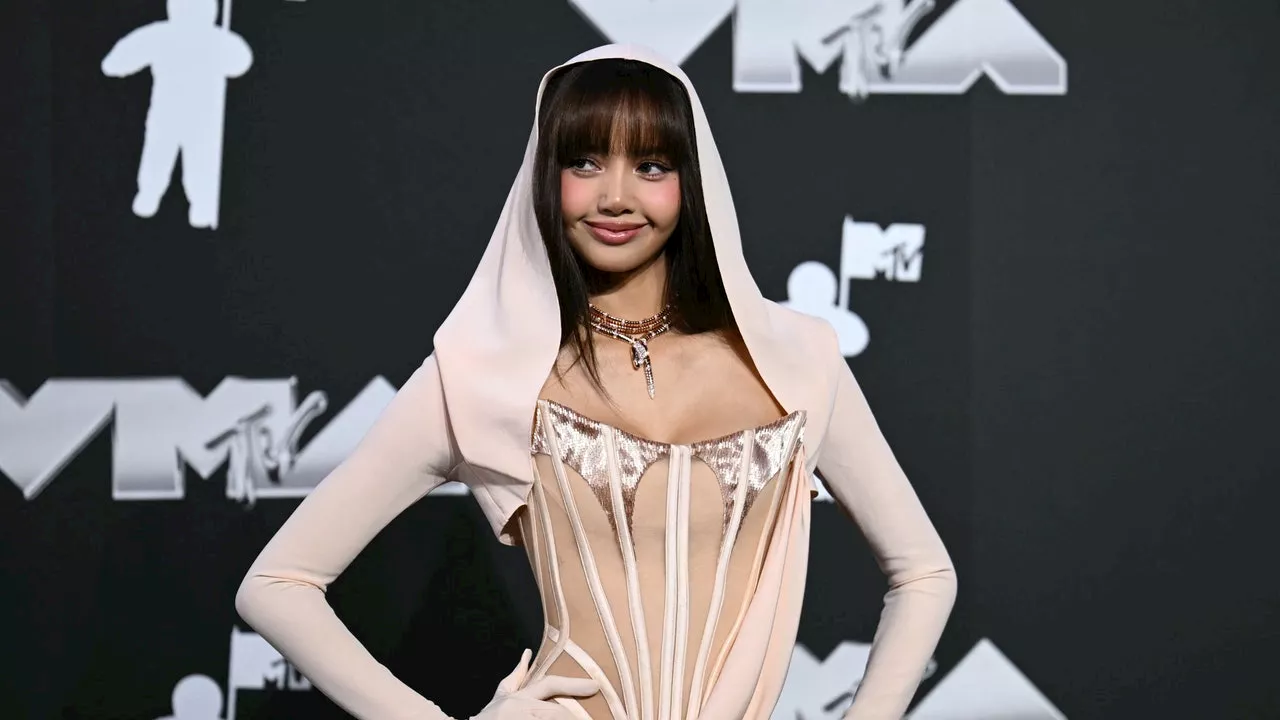 Lisa From Blackpink Channelled Her Inner Aphrodite At The 2024 VMAs