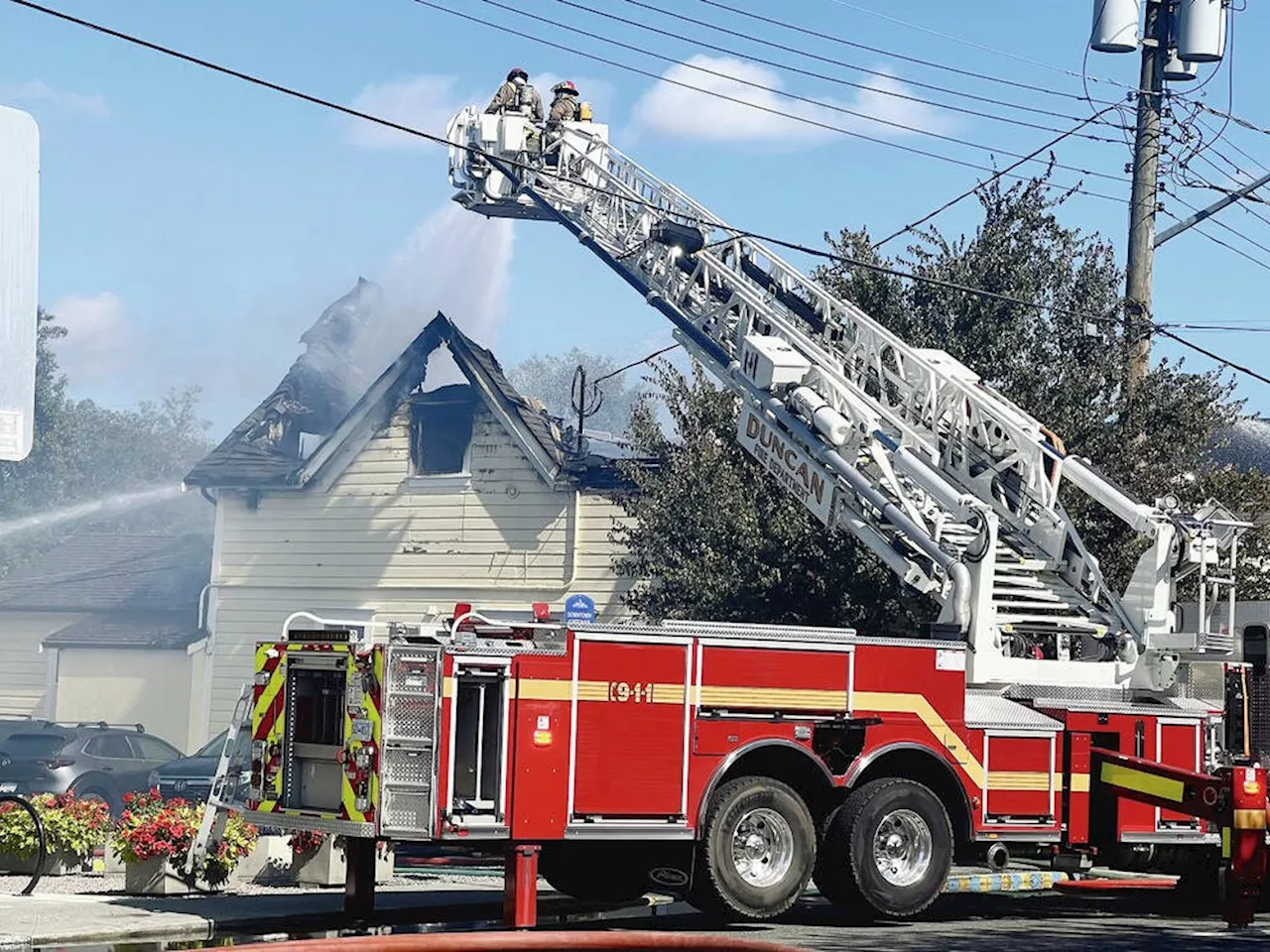 Fire sweeps through more than 100-year-old downtown Duncan building