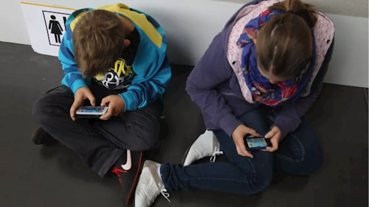 Quebec lawmakers are studying the impact of screen time — and they want to hear from youth