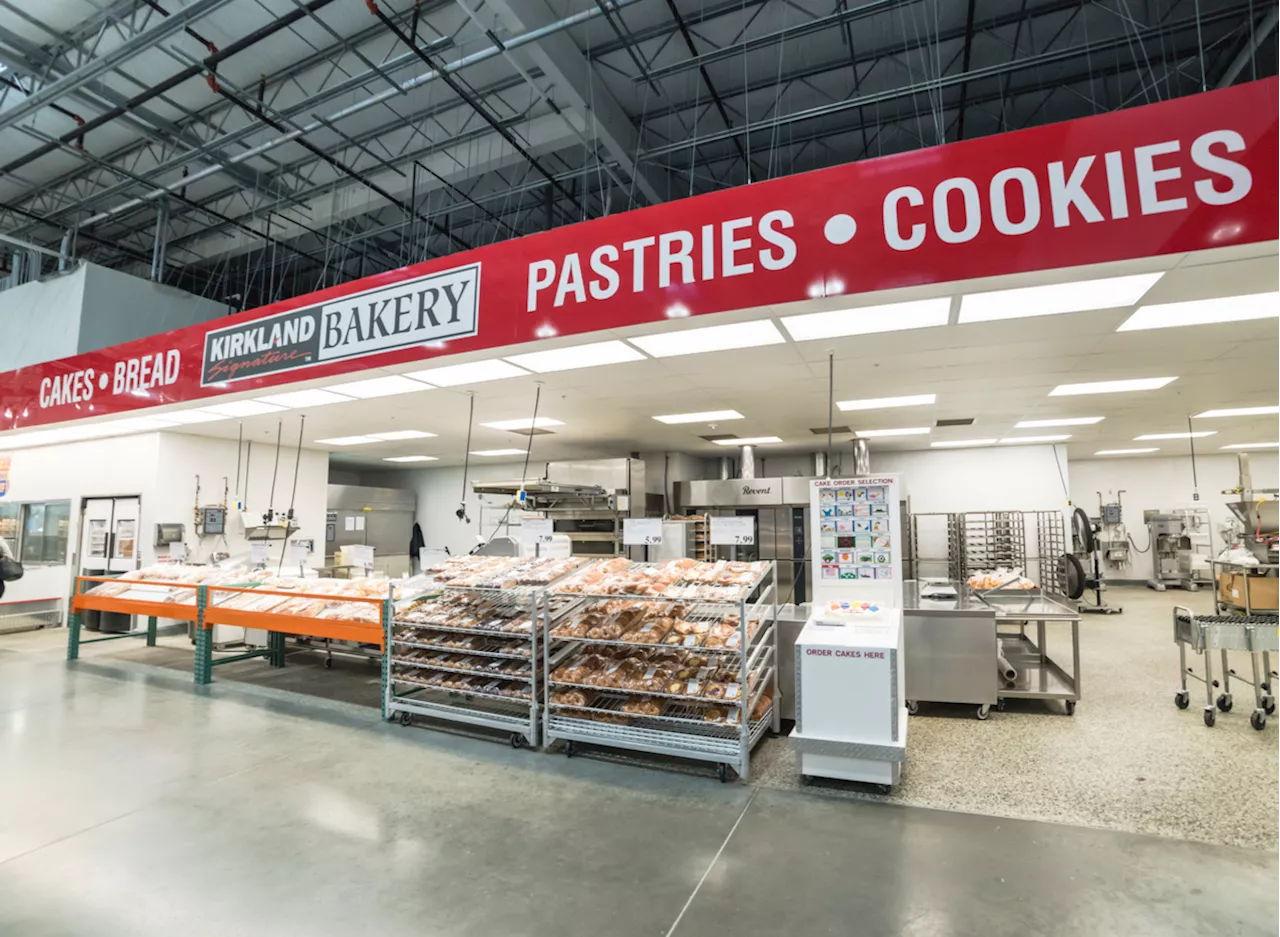 Costco's Bakery Just Rolled Out a New 'Crumbly, Delicious' Dessert