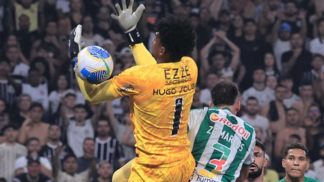 CBF divulga áudios do VAR de Corinthians x Juventude: 'A bola passou pelo braço do goleiro'