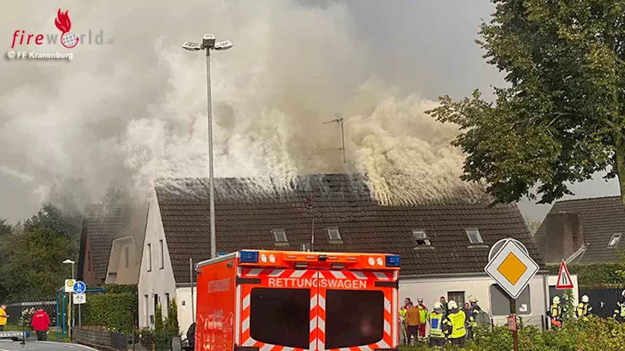 D: Feuer am Dach eines Wohnhauses in Kranenburg