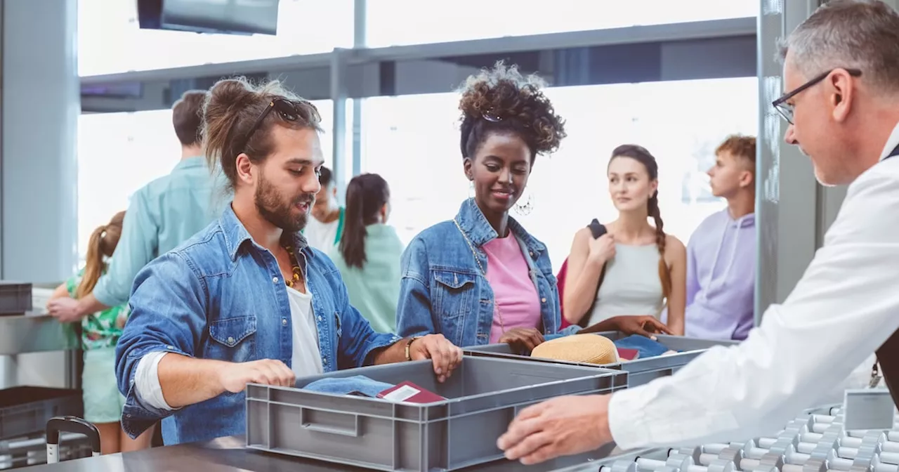 „Airport Tray Aesthetic“: Gen Z macht die Sicherheitskontrolle am Flughafen zum TikTok-Trend