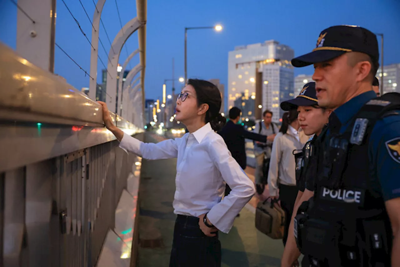 “김건희 여사 가만히 계시라” 비판에 대통령실 “꾸준히 하겠다”