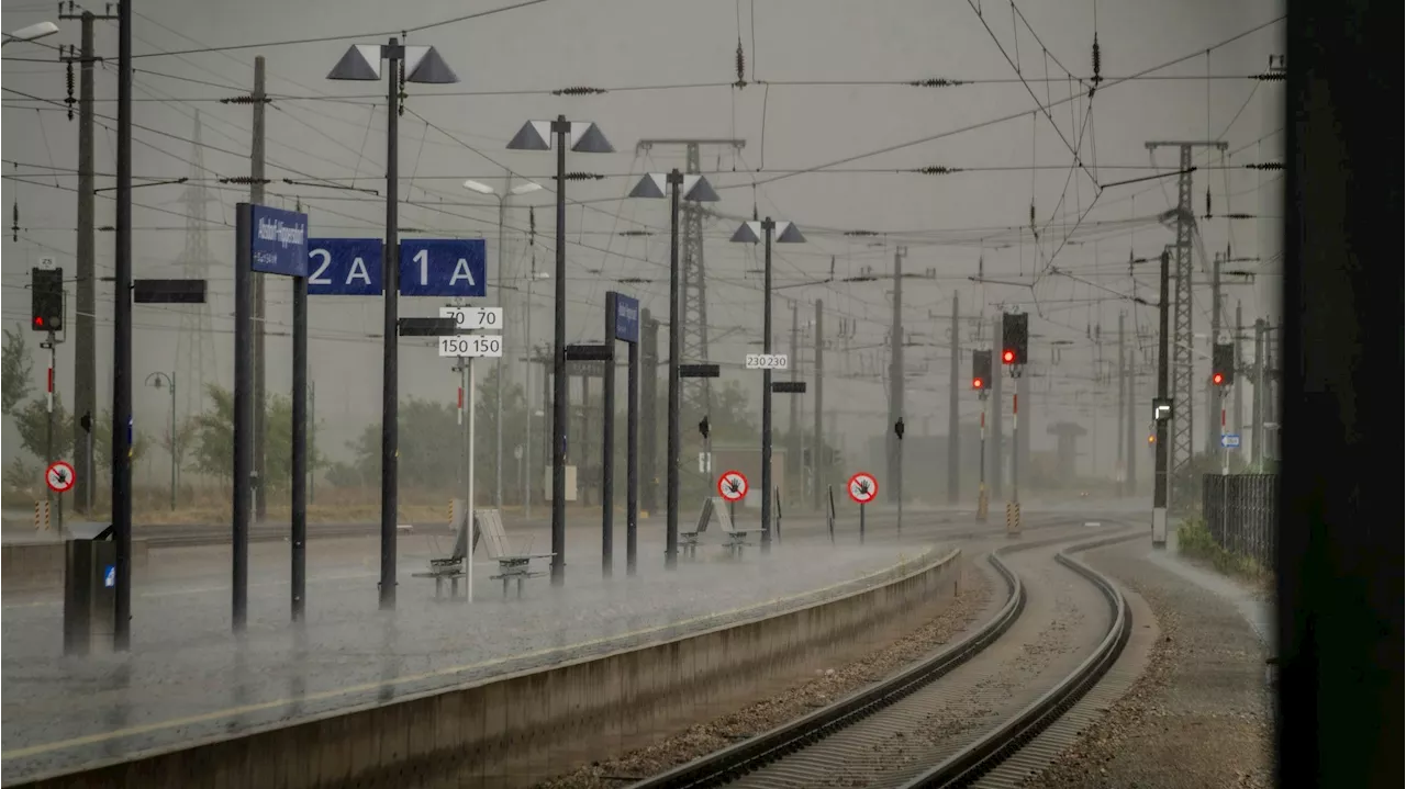 Starkregen, Schnee – jetzt warnen ÖBB vor Zugfahrten