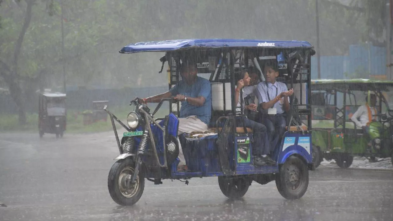 UP Weather Update: लखनऊ-गोरखपुर समेत 42 जिलों में भारी बारिश के आसार, मौसम व‍िभाग ने जारी क‍िया अलर्ट