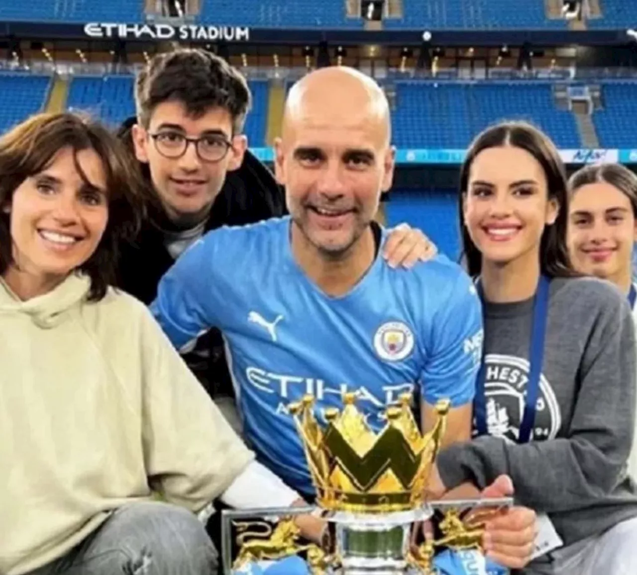 Sem aplicativos de redes sociais, Guardiola revela que usa conta da filha quando quer acessar