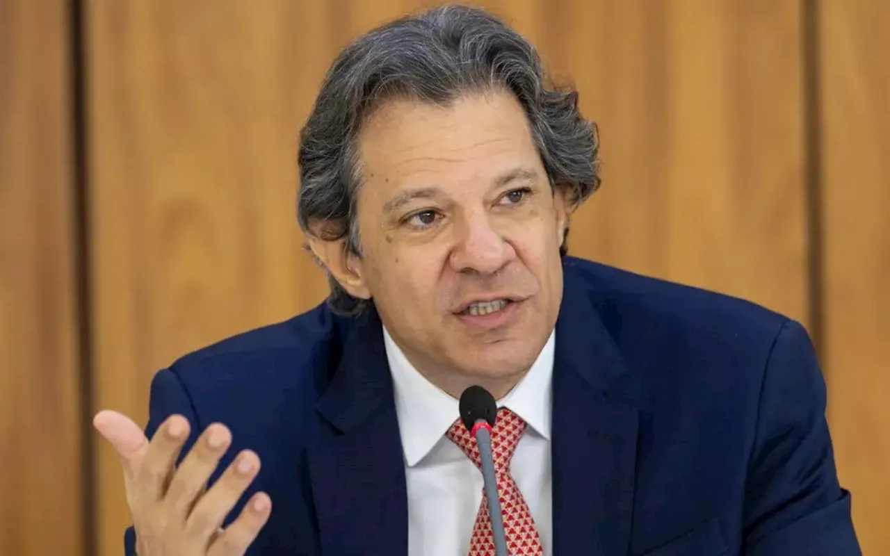 Lula deve decidir sobre isenção do IR para quem recebe até R$ 5 mil, diz Haddad