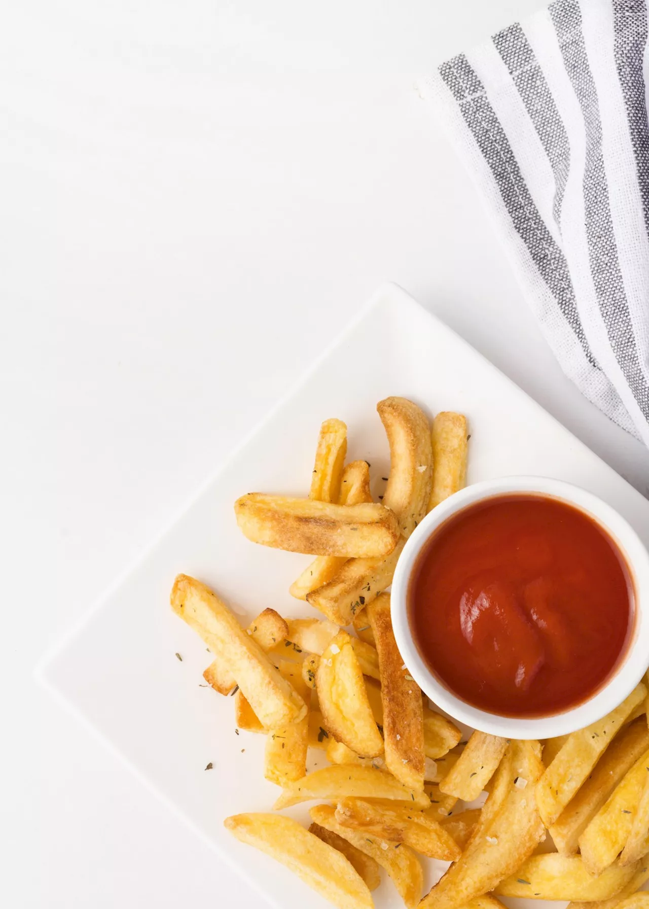 Esqueça o molho na batatinha frita: a combinação pode dobrar o número de calorias; entenda o motivo