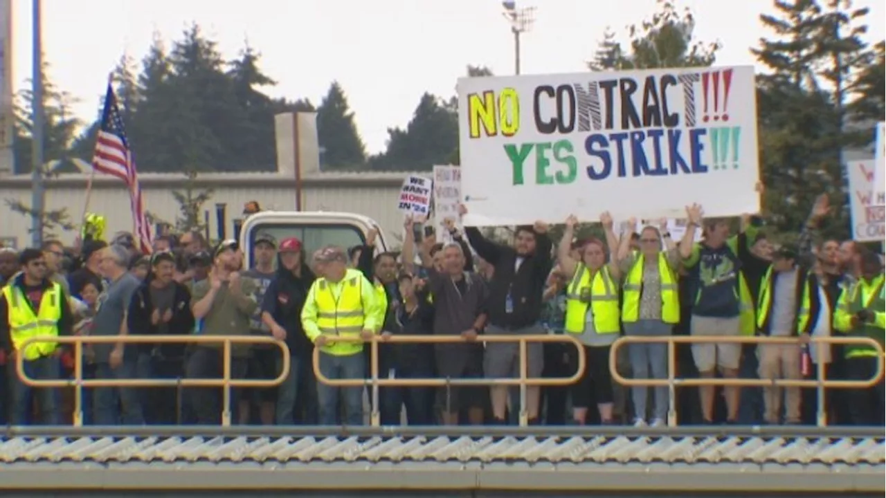 Boeing machinists face pivotal decision: accept new contract or go on strike