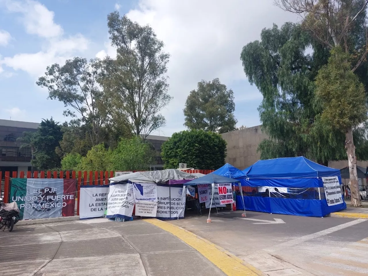 Extenderán trabajadores del PJF plantón en San Lázaro hasta el 1 de octubre