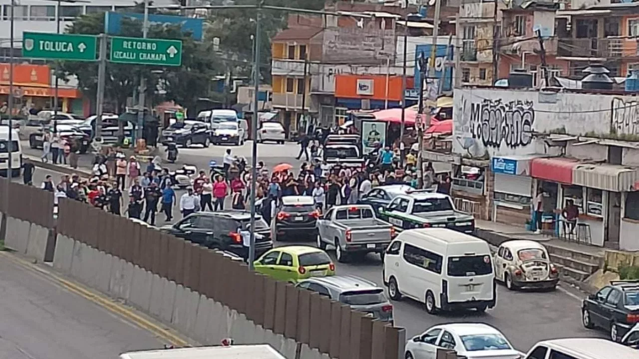 Caos en Naucalpan: Vecinos bloquean Boulevard Colosio, ¿qué exigen?