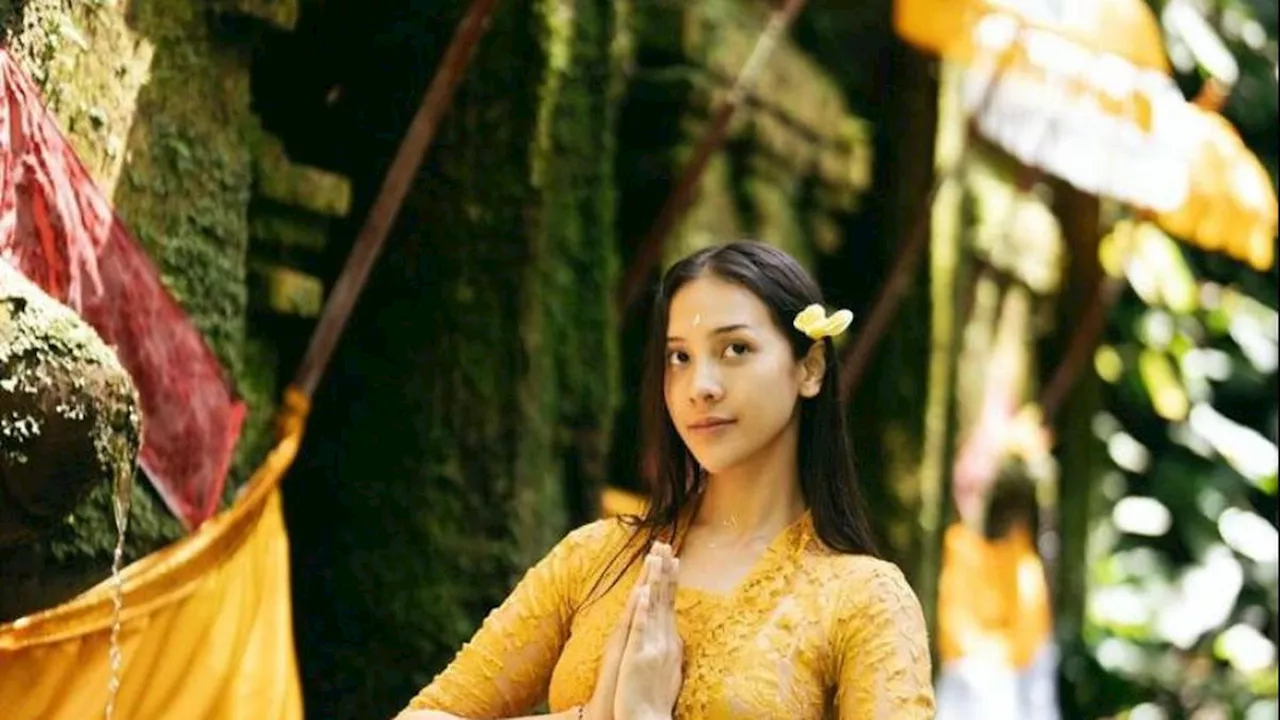 Pas untuk Tampil Semi-Formal, Intip 5 Ide Kebaya Kuning Rania Yamin hingga Anya Geraldine