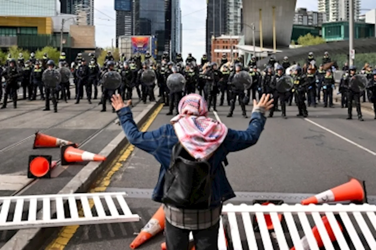 In Melbourne, pro-Palestine protest against war expo enters second day despite violent clashes with police