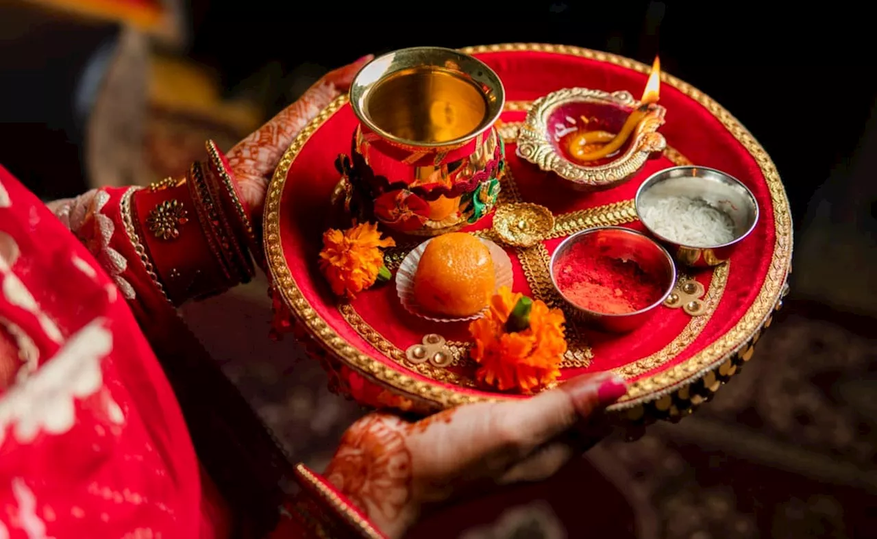 Karwa Chauth 2024 में किस दिन रखा जाएगा करना चौथ का व्रत, शुभ मुहूर्त और इस दिन बनने वाले खास पकवान