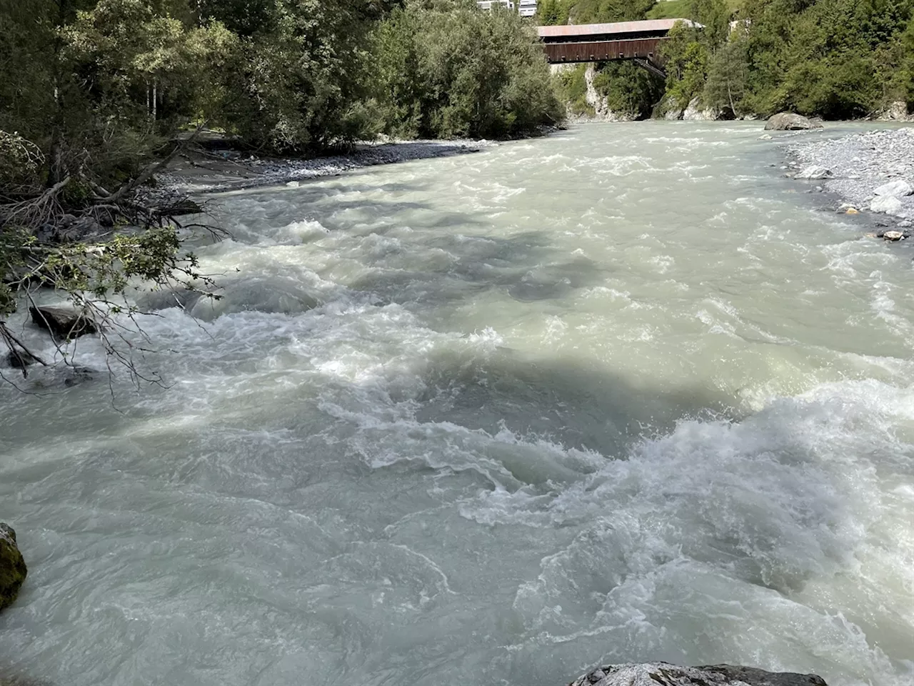 Ausflug in Scuol GR: Deutscher (†52) kentert mit Kajak wegen Ast