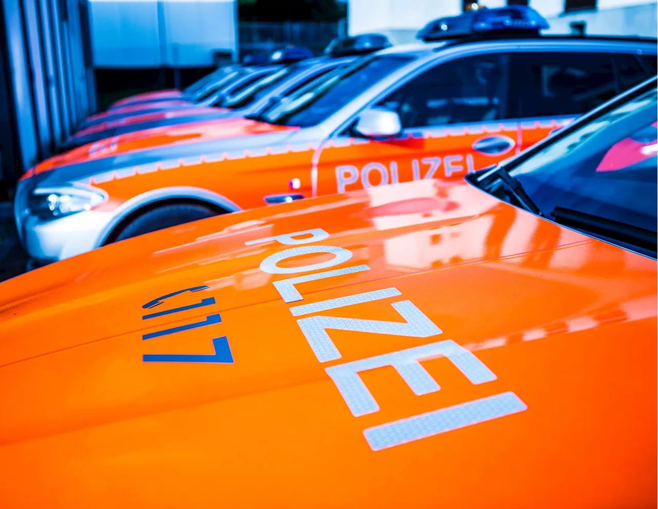 Stadt Luzern LU: Kollision zwischen Auto und unbekannter Person