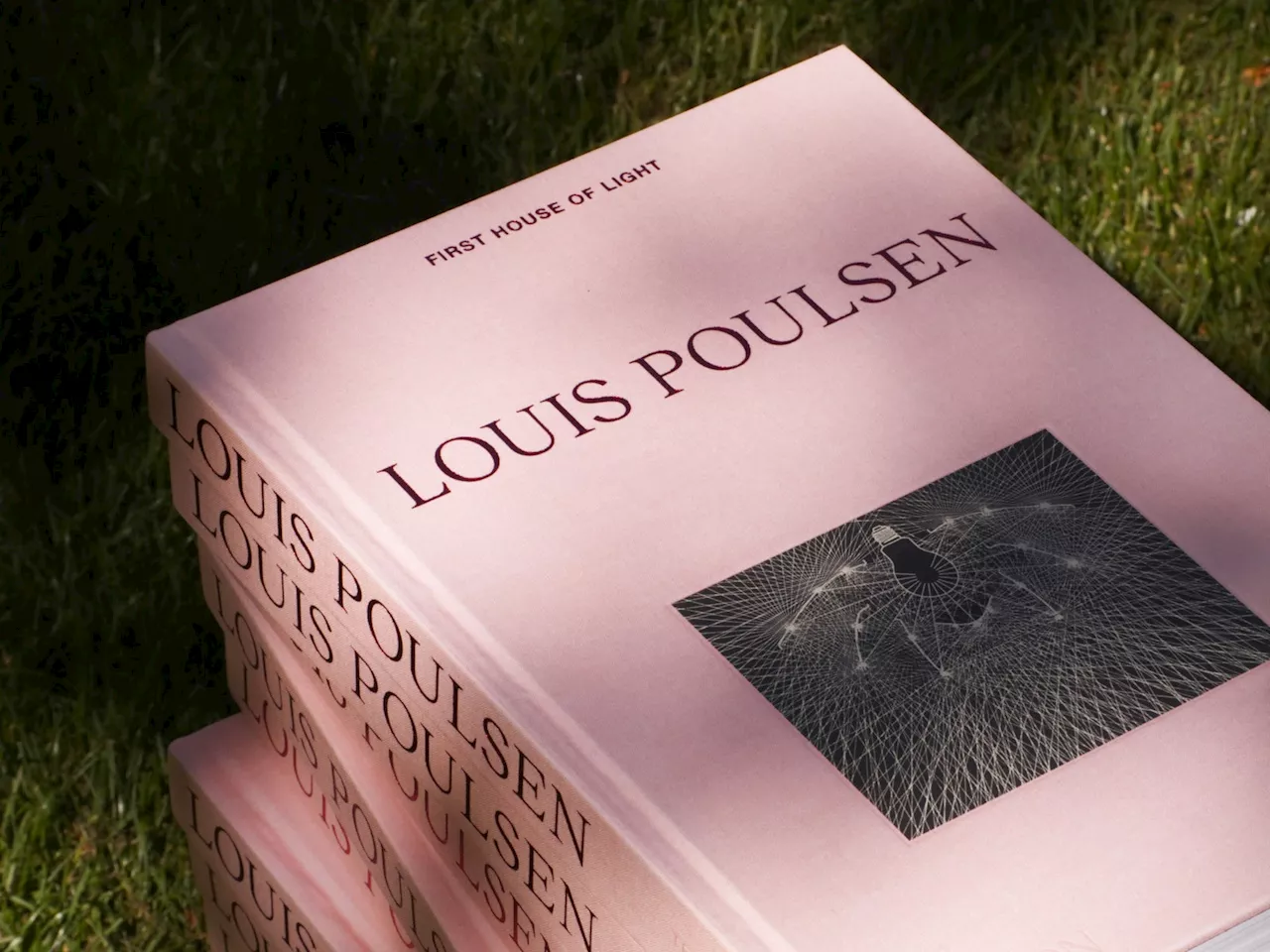 創業150周年を祝し、ブランドの歩みを振り返るコーヒーテーブルブック『Louis Poulsen: First House of Light』をリリース