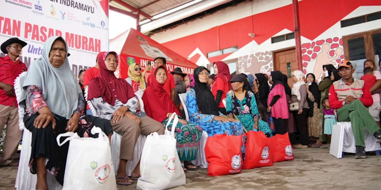 Kendalikan Inflasi, Bupati Nina Agustina Gelar Gerakan Pasar Murah