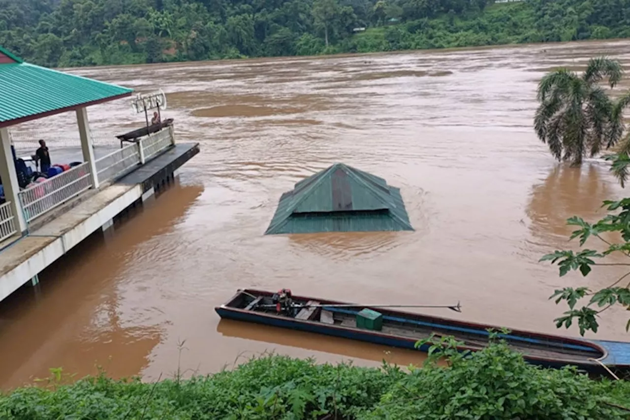 น้ำสาละวินท่วมบ้านแม่สามแลบ ประชาชนเร่งขนข้าวของหนีด่วน