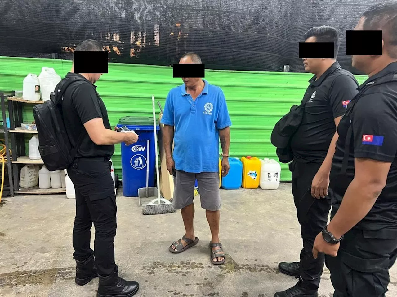 Johor cops arrest 11 in Batu Pahat for illegal gambling activities