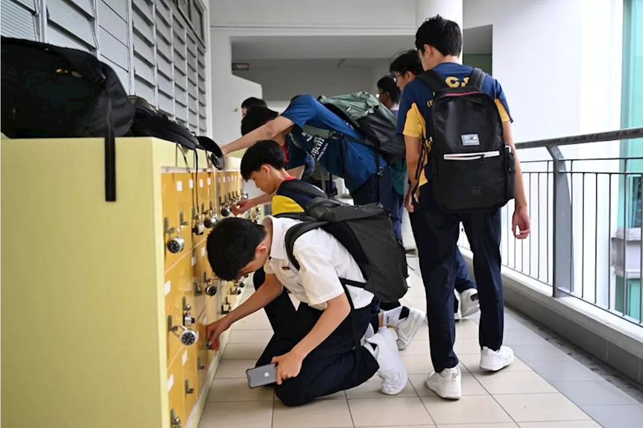 Singapore School Locks Away Students' Phones During Classes