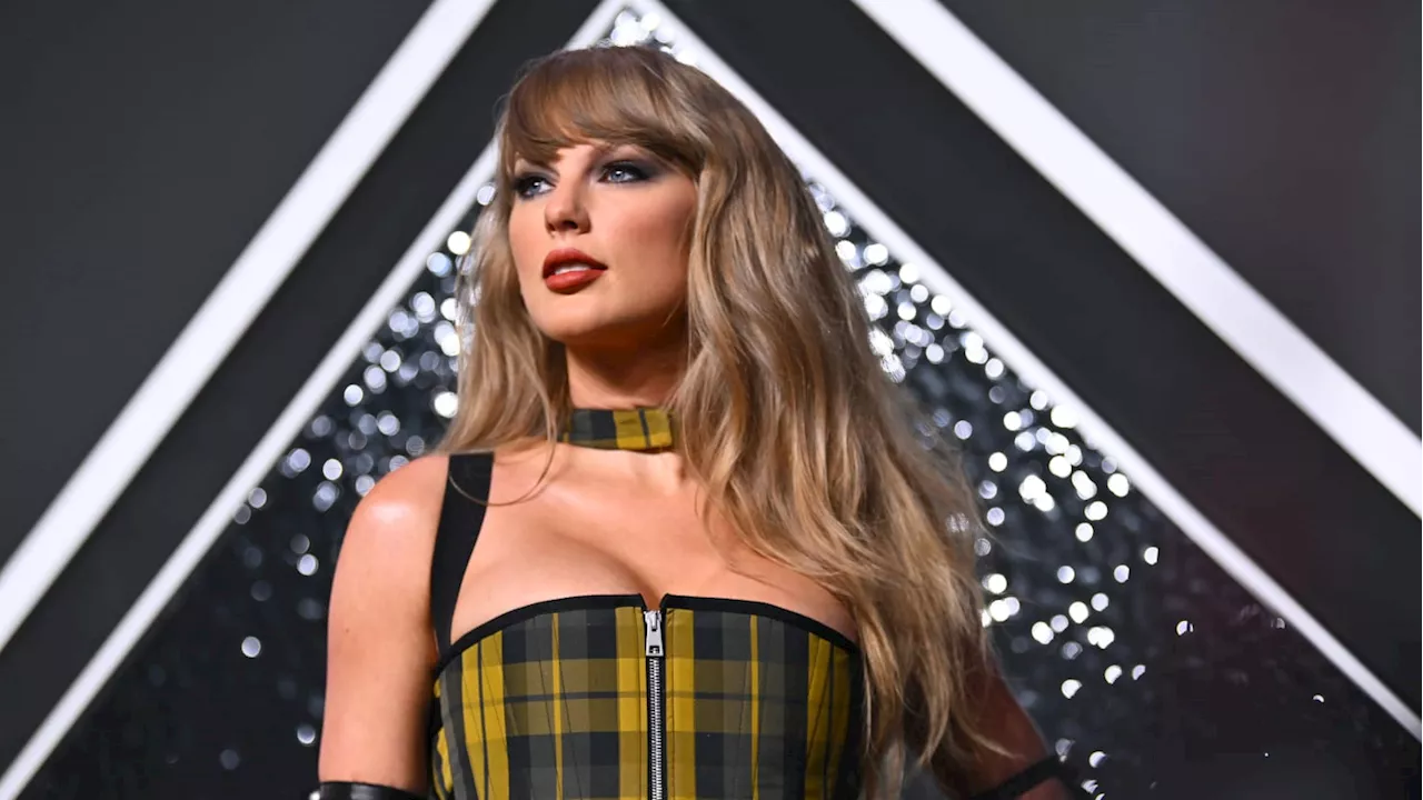 Taylor Swift Remembers 9/11 During MTV VMAs Acceptance Speech