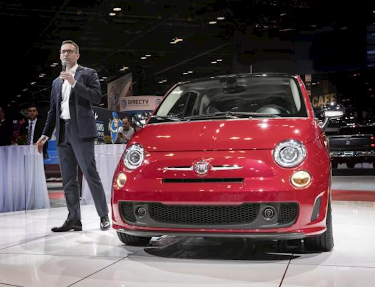 Stellantis suspende por un mes la producción de coche eléctrico Fiat 500 ante baja demanda