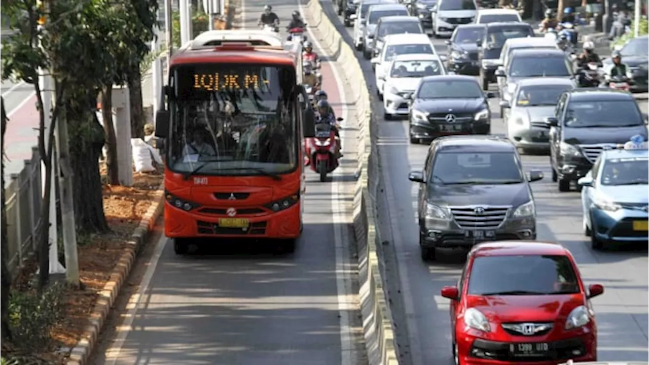 Pemprov Jakarta Minta Polisi Terapkan Tilang Elektronik di Jalur TransJakarta