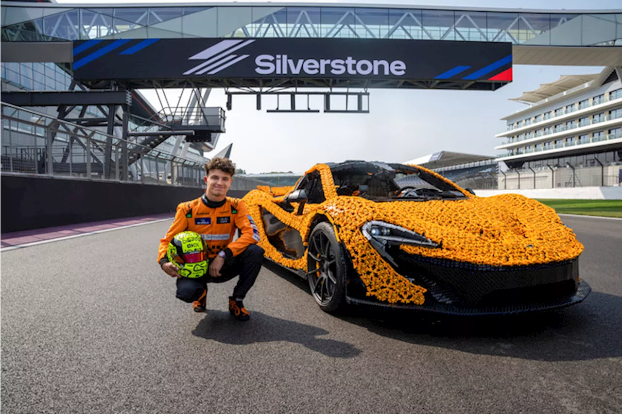 Lando Norris a Silverstone su McLaren formato LEGO