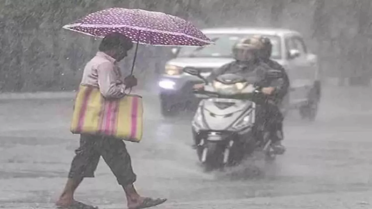 UP Weather Update : भारी बारिश से गिरे सैकड़ों कच्चे-पक्के मकान, 11 जिले बाढ़ की चपेट में; 16 की मौत