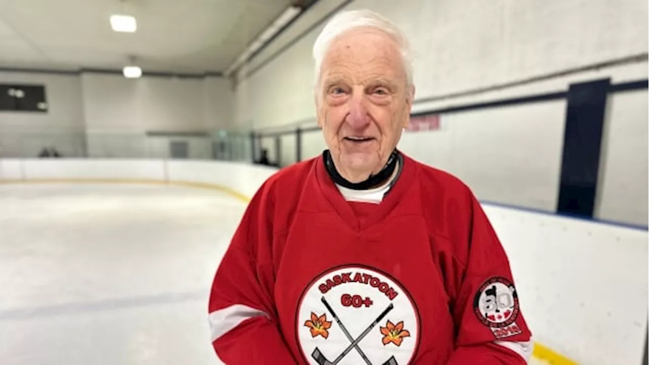 Sask. hockey player, 90, honoured for co-founding seniors league that's 'the envy of any league in Canada'