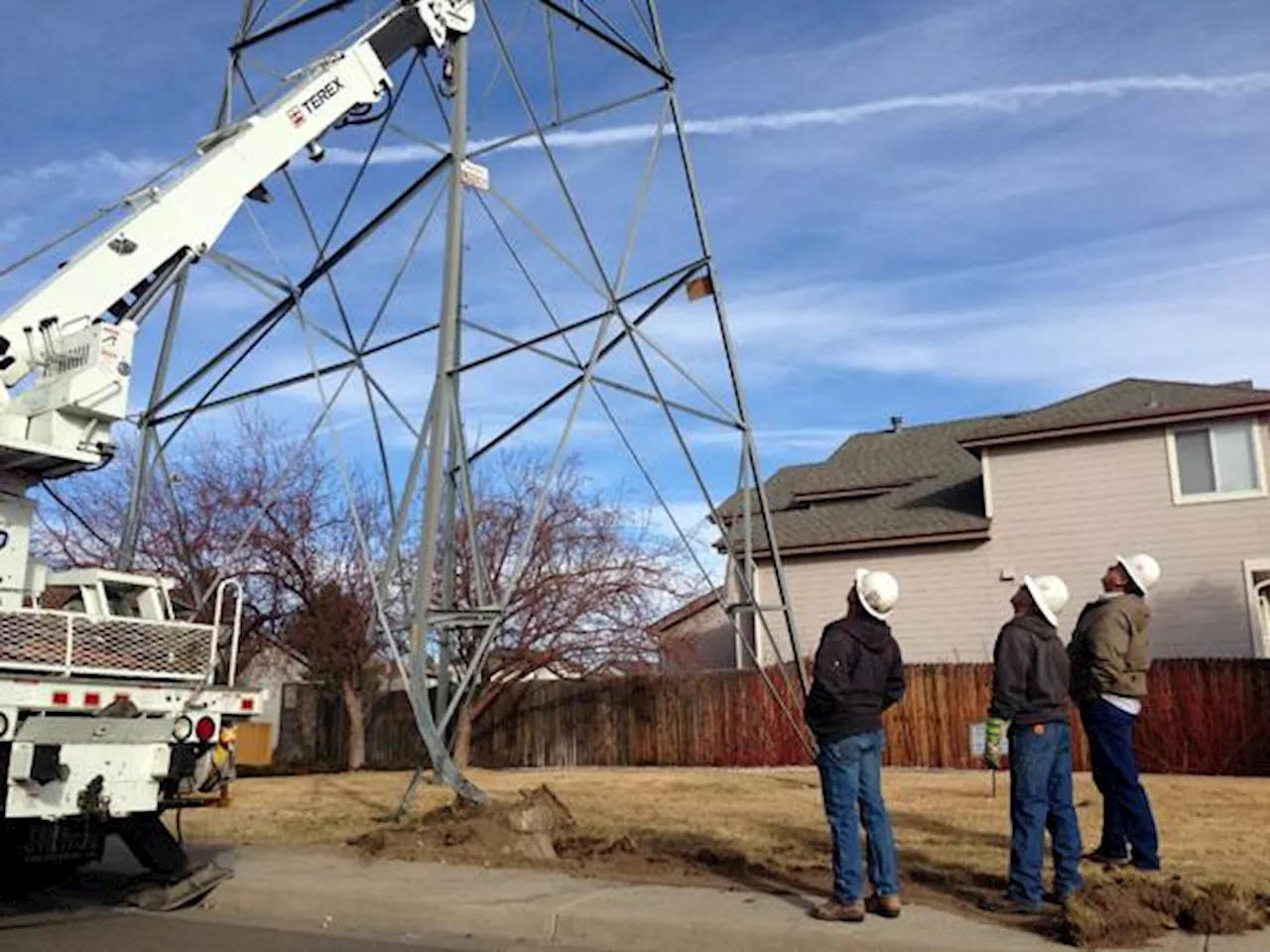 Xcel Energy leaves thousands in Aurora without power Friday morning